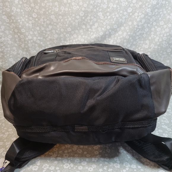 Men Golden Pacific Canvas Backpack - Picture 4 of 7
